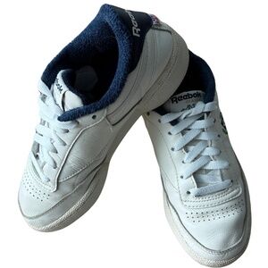 Reebok Classics Women’s 6.5 White Leather Retro Crest Sneakers | Mint Condition